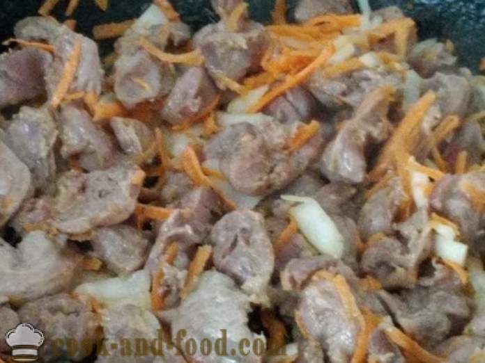 Stewed chicken gizzards in a pan - how to cook a delicious chicken gizzards, step by step recipe photos