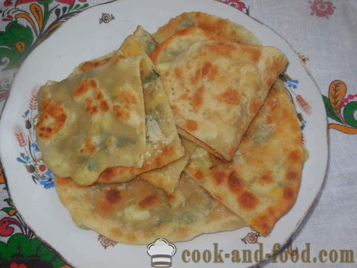Cakes with egg and onion in a pan - how to bake unleavened bread rolls, a step by step recipe photos