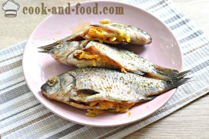 Stuffed carp on a frying pan - both tasty carp fry in a frying pan, a step by step recipe photos