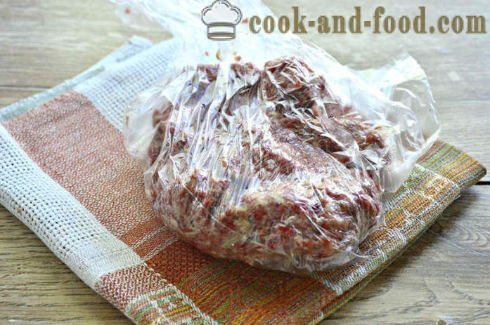 Juicy meat patties with grated raw potatoes - how to make burgers from ground beef with potatoes, a step by step recipe photos