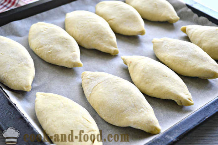 Meat patties with dough - how to bake pies with meat from yeast dough, a step by step recipe photos