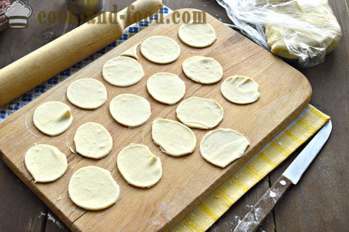 How quickly sculpt dumplings at home, step by step recipe photos