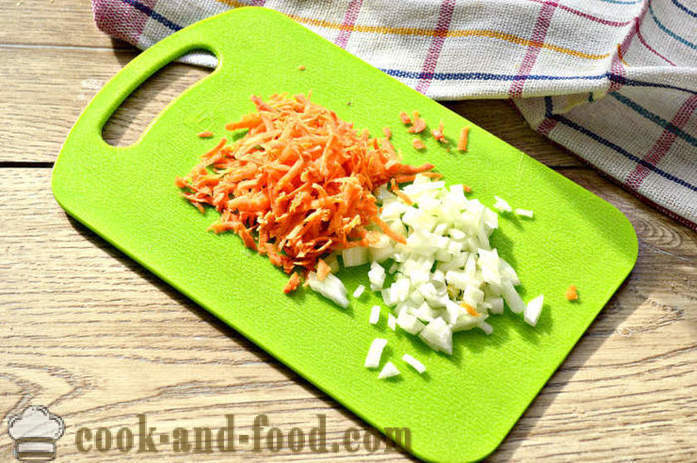 Tasty filling rice with chicken meat, onions and carrots - how to cook a chicken filling for cakes and pies, a step by step recipe photos