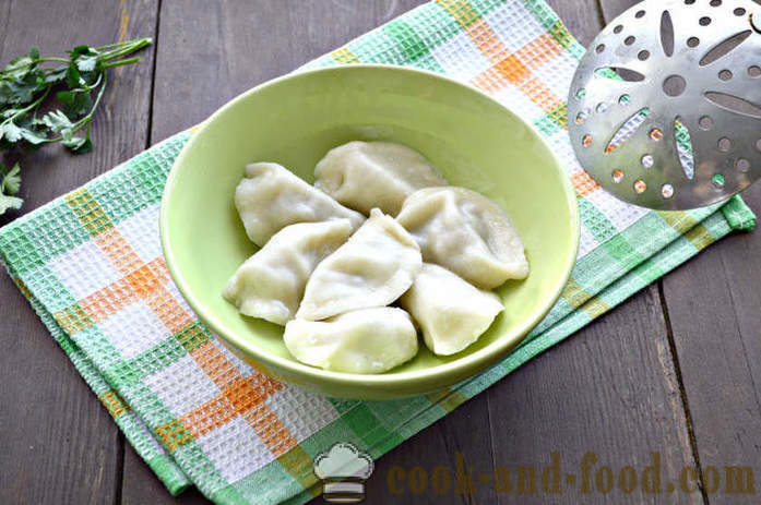 Homemade dumplings in broth - as delicious to cook dumplings with broth, with a step by step recipe photos