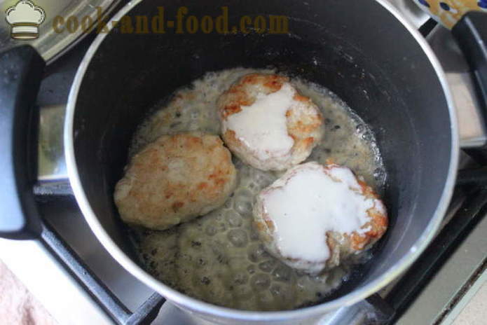 Meatballs of minced chicken with rice and sour cream sauce - how to cook meatballs from minced chicken and rice, with a step by step recipe photos