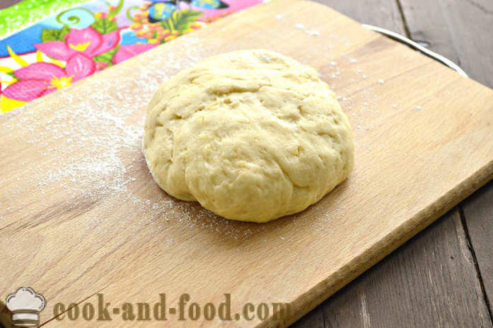 Fried buns in the pan - how to bake sweet rolls in the pan, a step by step recipe photos