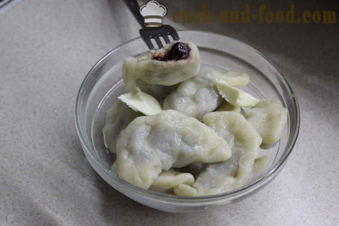 The dough for the dumplings with yeast - how to prepare the dough for dumplings in bread maker, a step by step recipe photos