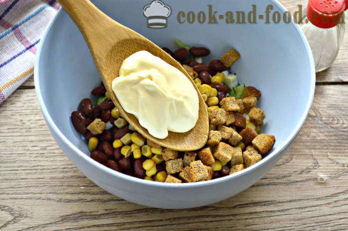 Salad with canned beans and crackers - how to make a bean salad with croutons, a step by step recipe photos