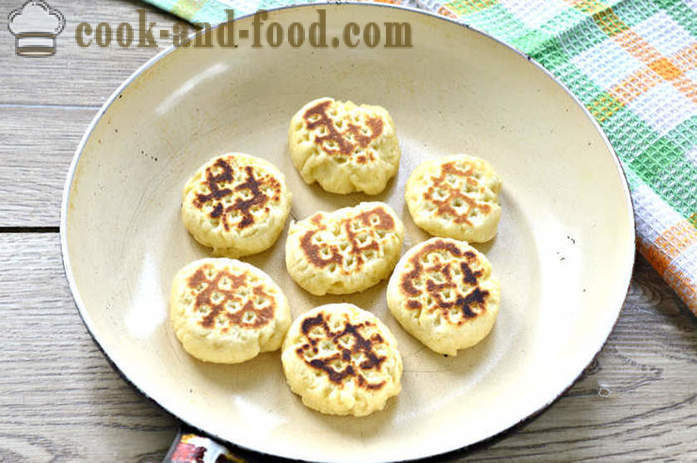 Simple biscuits whipped up in a frying pan - fry like biscuits in the pan, a step by step recipe photos