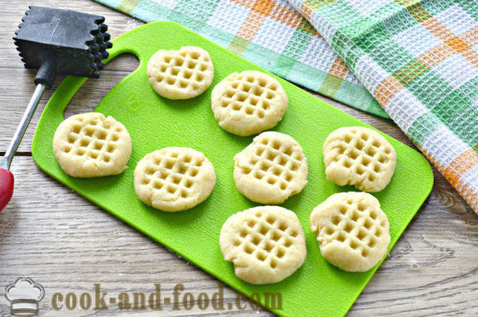 Simple biscuits whipped up in a frying pan - fry like biscuits in the pan, a step by step recipe photos