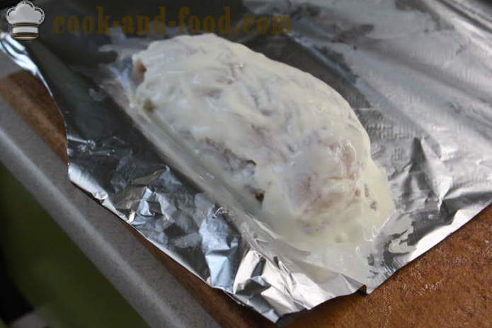 Baked chicken roll in the oven - like baked chicken roll in the oven in foil, with a step by step recipe photos