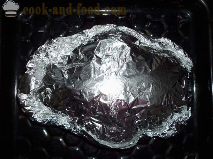 A whole chicken in the oven in a foil - like a delicious baked chicken in the oven whole, a step by step recipe photos