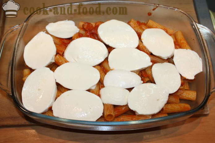 Italian ziti dish - like pasta bake in the oven with cheese, tomato and ham, a step by step recipe photos