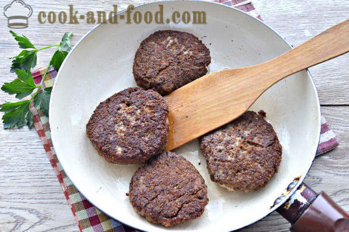 Cutlets from minced chicken egg-free - how to make cakes without eggs from the finished meat, a step by step recipe photos