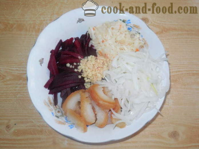 Salad of boiled beets and sauerkraut with apples and ginger - how to make a salad of pickled cabbage, a step by step recipe photos