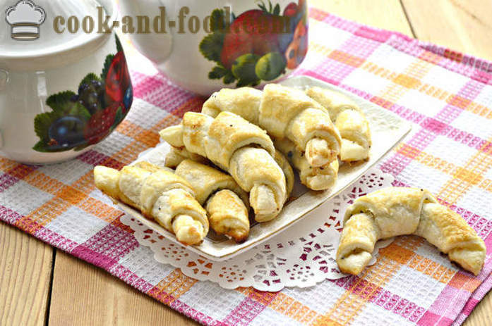 Bagels puff pastry filled with poppy and honey - how to make bagels puff pastry with honey and poppy seeds, a step by step recipe photos
