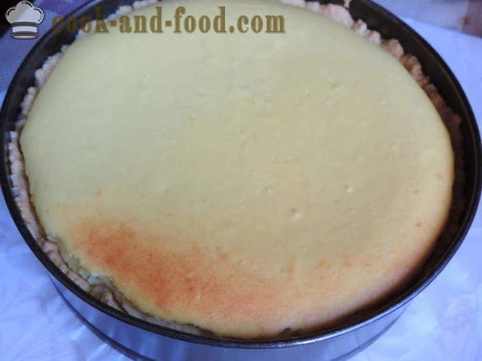 Homemade cheesecake with cottage cheese on a shortcrust pastry - how to make a cheesecake at home, step by step recipe photos