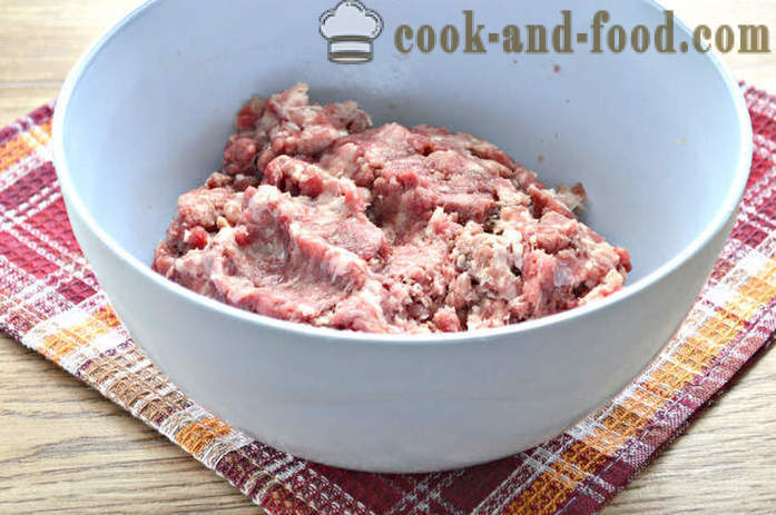 Meatballs of ground beef with rice in a frying pan - how to cook meatballs from ground beef and gravy, with a step by step recipe photos