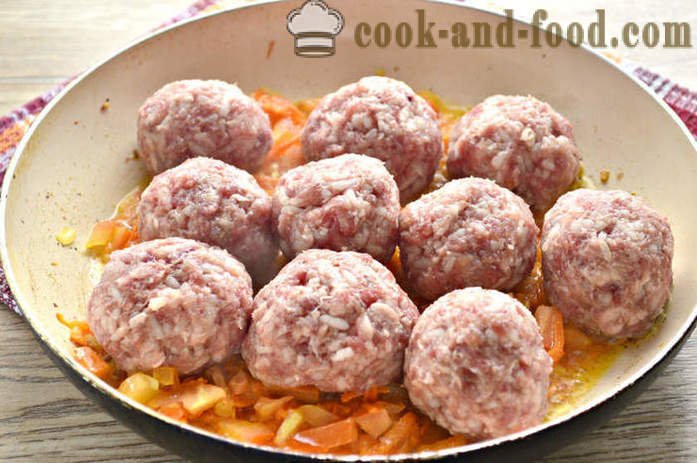 Meatballs of ground beef with rice in a frying pan - how to cook meatballs from ground beef and gravy, with a step by step recipe photos