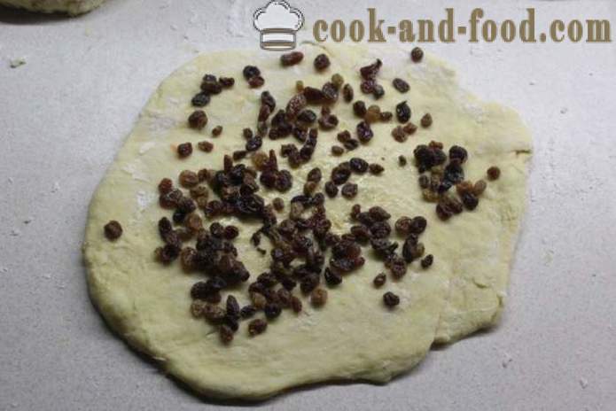 Sweet pie-braid with raisins - how to make a braided yeast dough, a step by step recipe photos