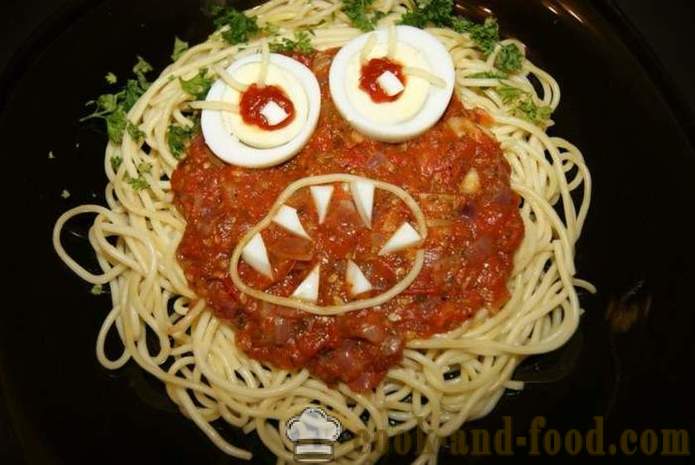 Spaghetti Monster - light and tasty hot dishes for Halloween with his hands, step by step recipe photos