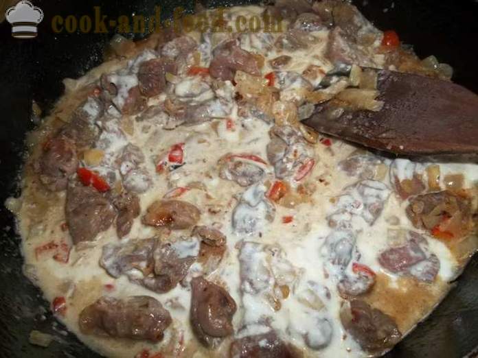 Ventricles chicken braised in cream sauce in a pan - how to cook a delicious chicken ventricles, a step by step recipe photos