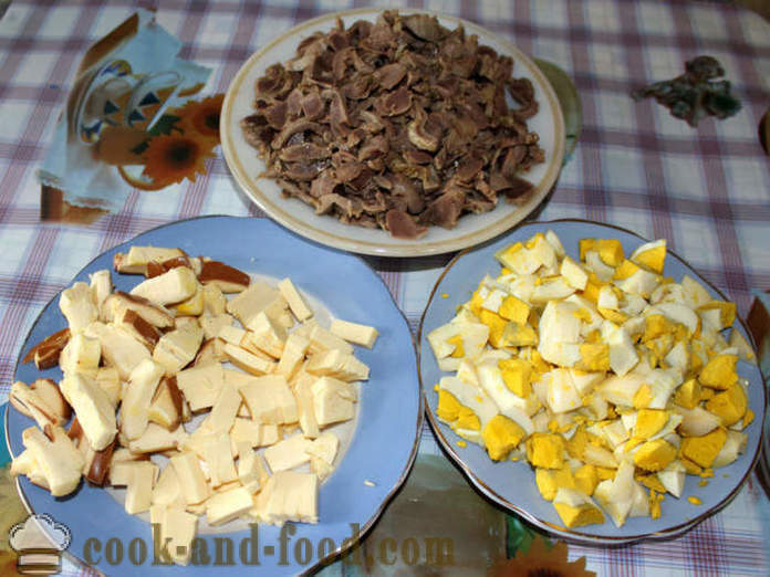 Salad with sausage cheese and chicken navels - how to make a salad of gizzards and cheese, with a step by step recipe photos
