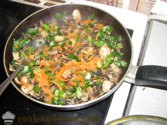 Fried mushrooms with sour cream and onions - how to cook fried mushrooms in a frying pan, a step by step recipe photos
