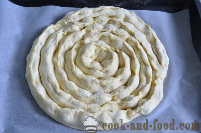 Cherry pie-snail on kefir - how to cook a cake with cherry-snail, a step by step recipe photos