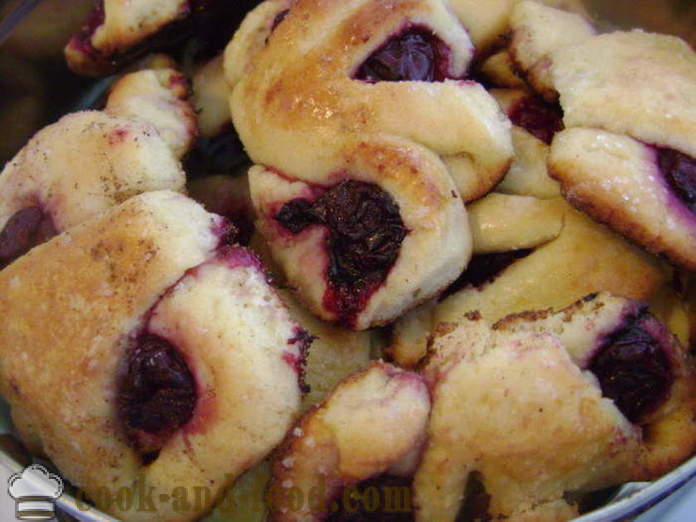 Cherry bagels from the curd test - how to cook bagels with cherries, a step by step recipe photos