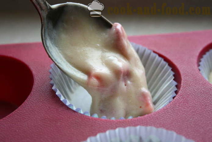 Homemade muffins on yogurt with strawberries - how to cook muffins in silicone molds, a step by step recipe photos