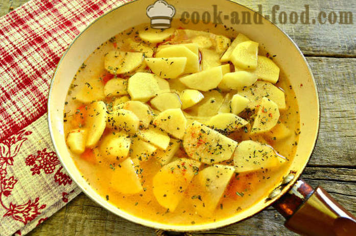 Baked potato with bacon - like stew potatoes in a frying pan, a step by step recipe photos