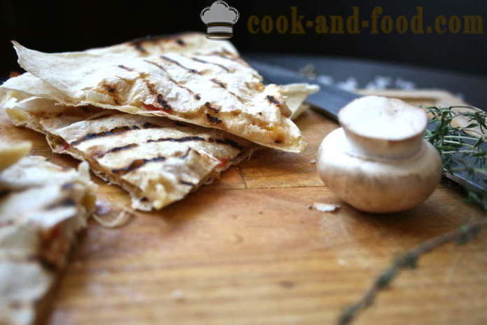 Envelopes stuffed with pita bread on the grill for a picnic - how to cook a delicious pita bread stuffed with home, step by step recipe photos