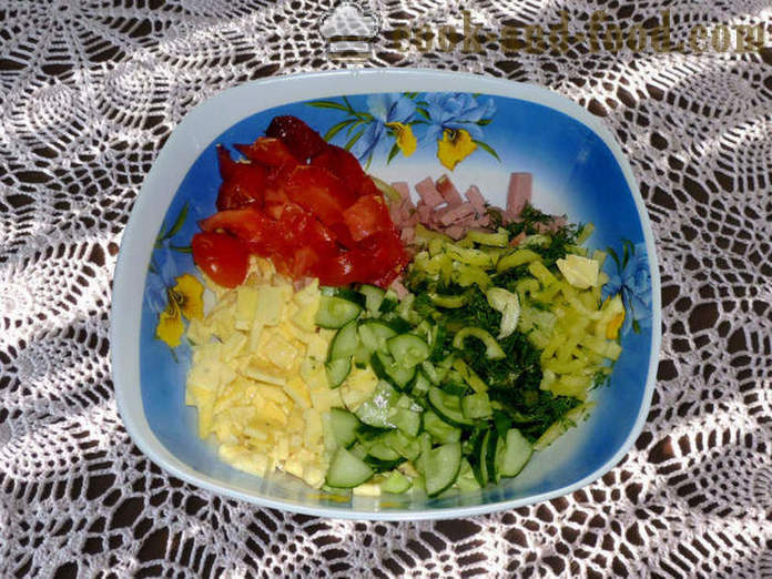 Salad with scrambled eggs and sausage and sour cream - how to prepare a salad with an omelette, a step by step recipe photos