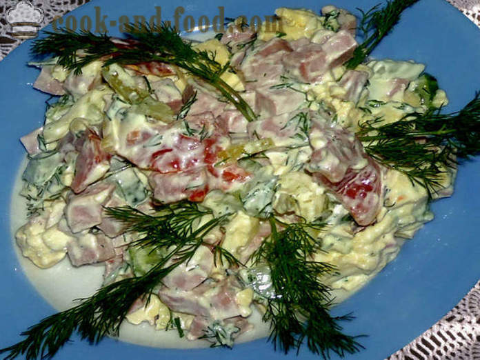 Salad with scrambled eggs and sausage and sour cream - how to prepare a salad with an omelette, a step by step recipe photos