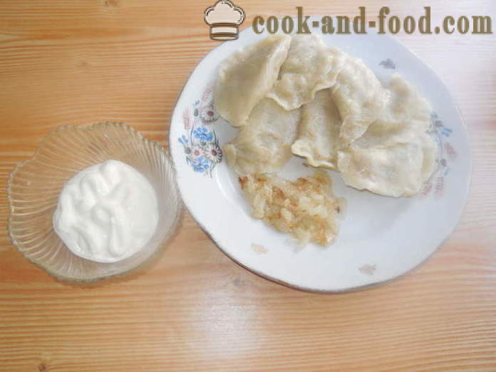 Meatless dumplings with raw potatoes and onions - how to cook dumplings with raw potatoes, a step by step recipe photos