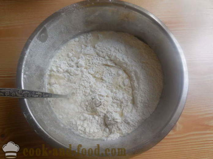 The dough for the dumplings to egg serum - how to mix the dough into dumplings, a step by step recipe photos