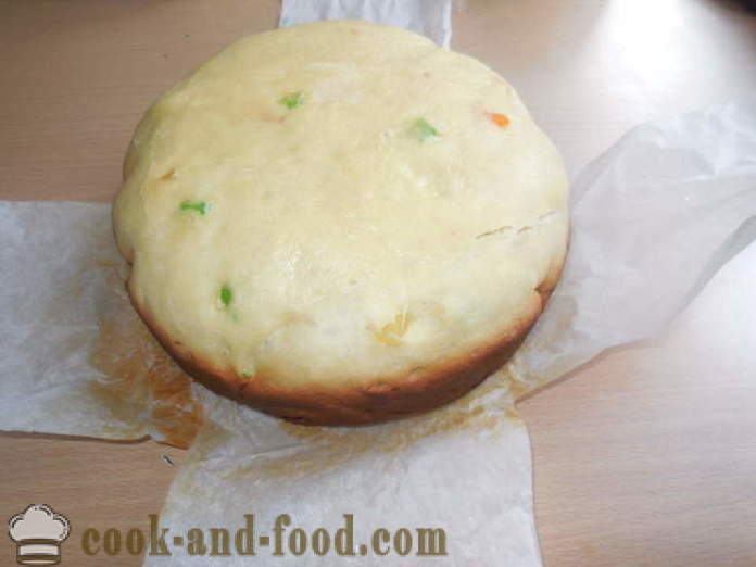 Simple multivarka Easter cake with cream and melted milk - how to bake a cake in multivarka, step by step cake simple recipe and photo