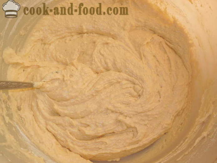 Lazy cake from the liquid without kneading yeast dough - how to bake a cake of batter, a step by step recipe photos