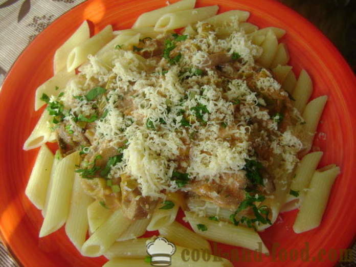 Pasta in cream sauce with mushrooms, leek and tomato - how to cook mushrooms with pasta tasty, with a step by step recipe photos