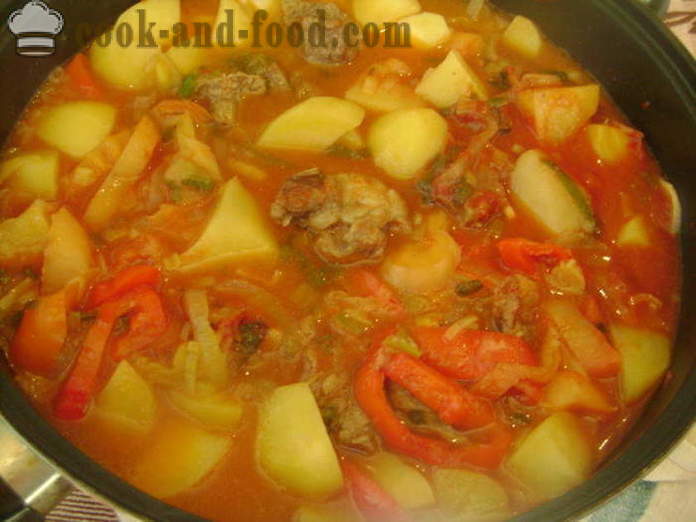 Thick goulash soup Hungarian - how to cook goulash soup with beef, a step by step recipe photos