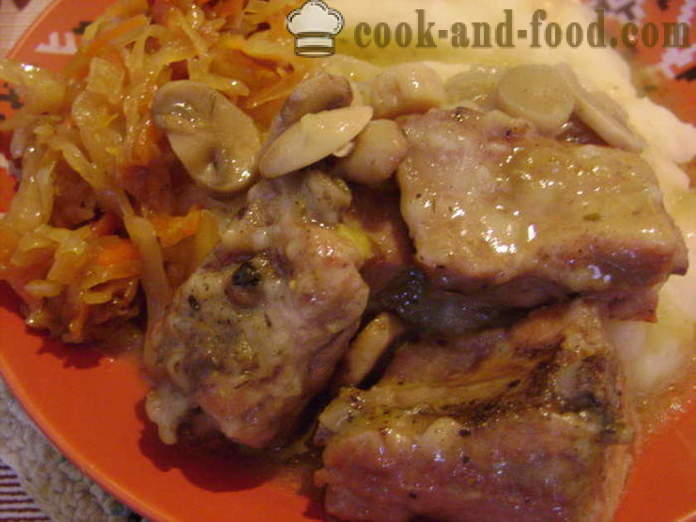 Cvinye ribs stewed with mushrooms and gravy - like stew of pork ribs in a pan, with a step by step recipe photos