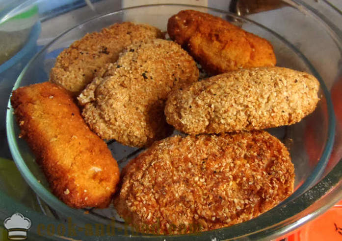 Chicken cutlets with a delicious filling and crispy - how to make cakes with a crust and filling, with a step by step recipe photos