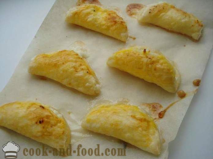 Sochniki with cottage cheese puff pastry - how to bake sochniki with cottage cheese puff pastry, a step by step recipe photos