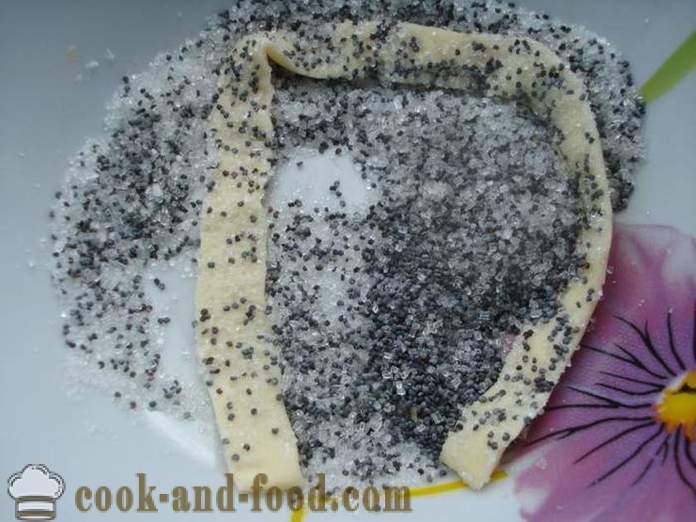 Sweet puff spiral with poppy seeds and sugar - how to cook biscuits puff pastry, with a step by step recipe photos