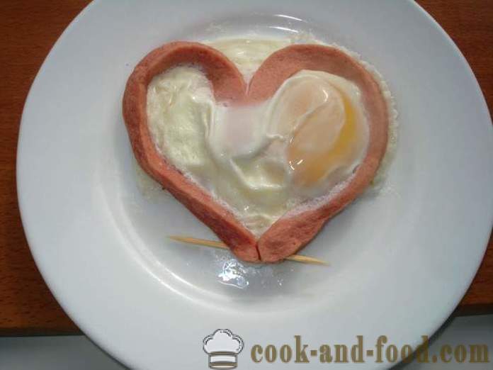 Scrambled eggs in a heart with sausage - how to make scrambled eggs in the form of heart in a microwave oven, a step by step recipe photos