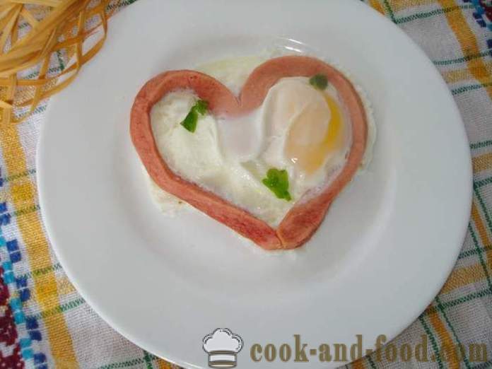 Scrambled eggs in a heart with sausage - how to make scrambled eggs in the form of heart in a microwave oven, a step by step recipe photos