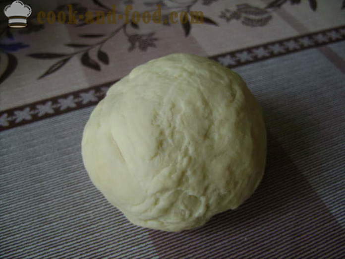 The dough for the dumplings with sour cream and water - how to knead the dough into dumplings, a step by step recipe photos