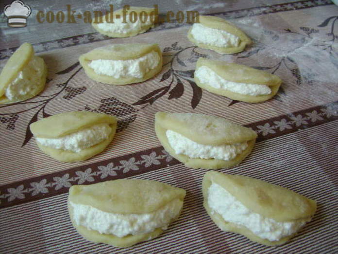 Sochniki with cheese from shortcrust pastry - how to cook sochniki with cheese at home, step by step recipe photos