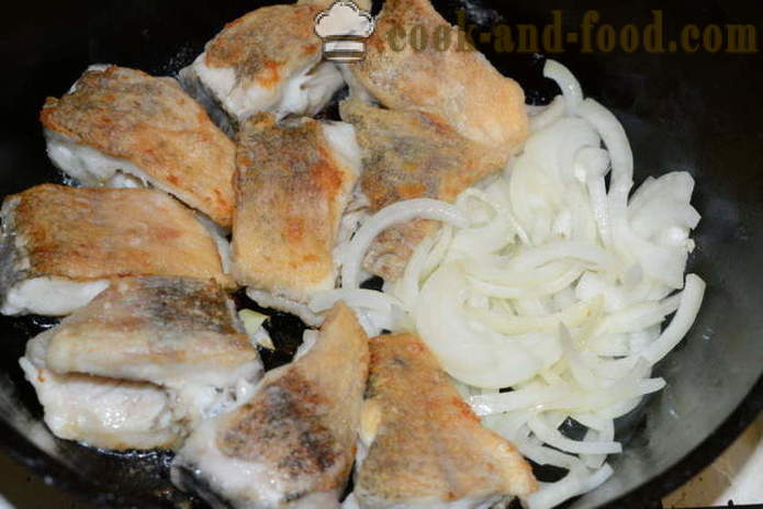 Fried pike with onions in a flour - as delicious pike fry in a frying pan at home, step by step recipe photos